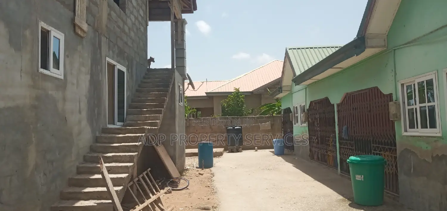 10bdrm House in Kasoa Amanfrom Iron for sale