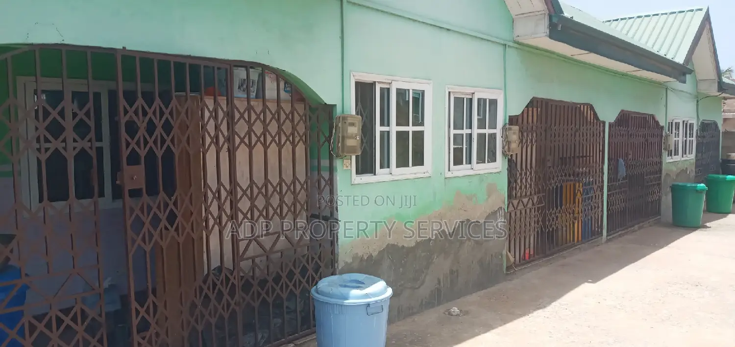 10bdrm House in Kasoa Amanfrom Iron for sale