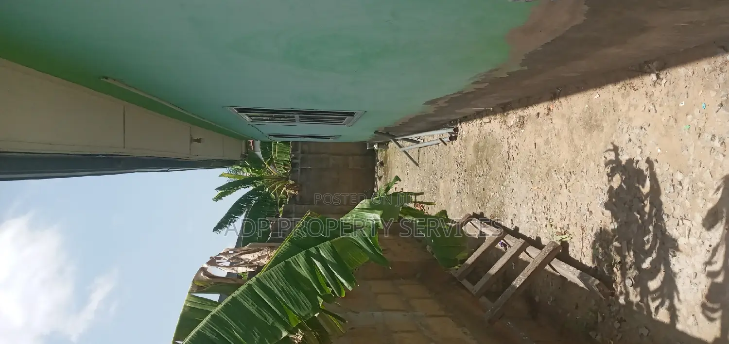 10bdrm House in Kasoa Amanfrom Iron for sale