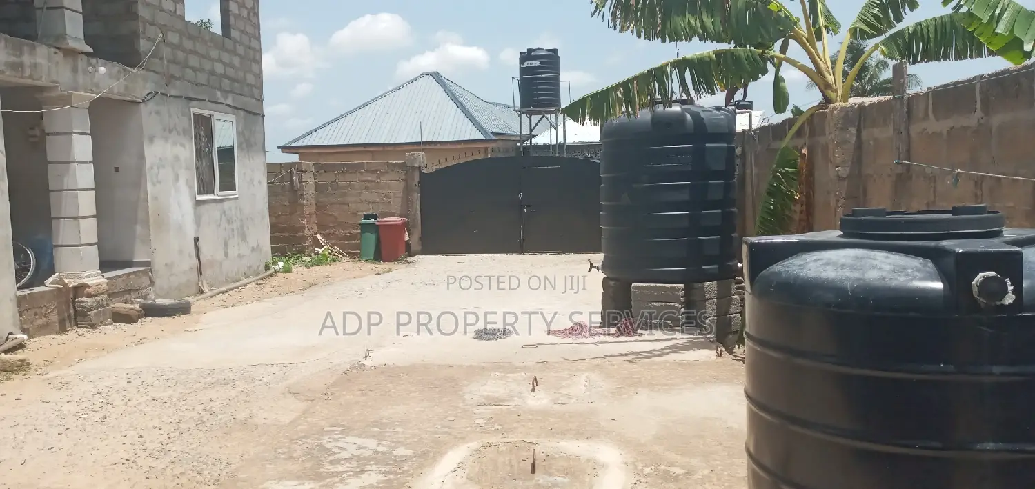 10bdrm House in Kasoa Amanfrom Iron for sale