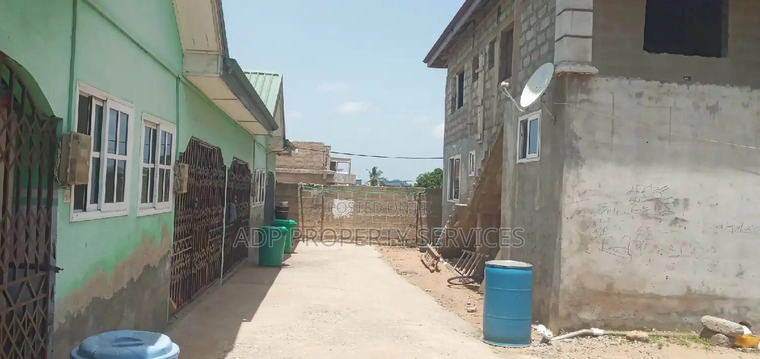 10bdrm House in Kasoa Amanfrom Iron for sale