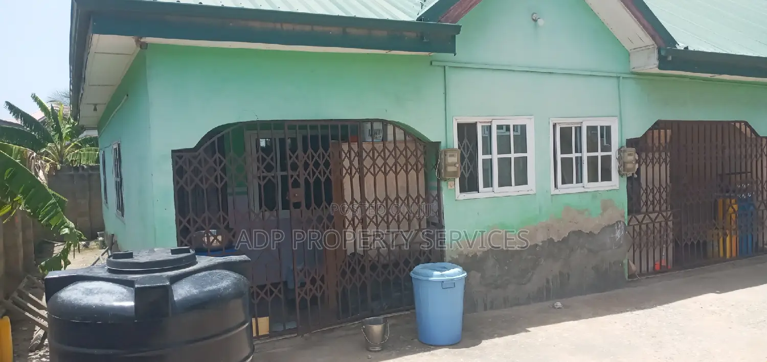 10bdrm House in Kasoa Amanfrom Iron for sale