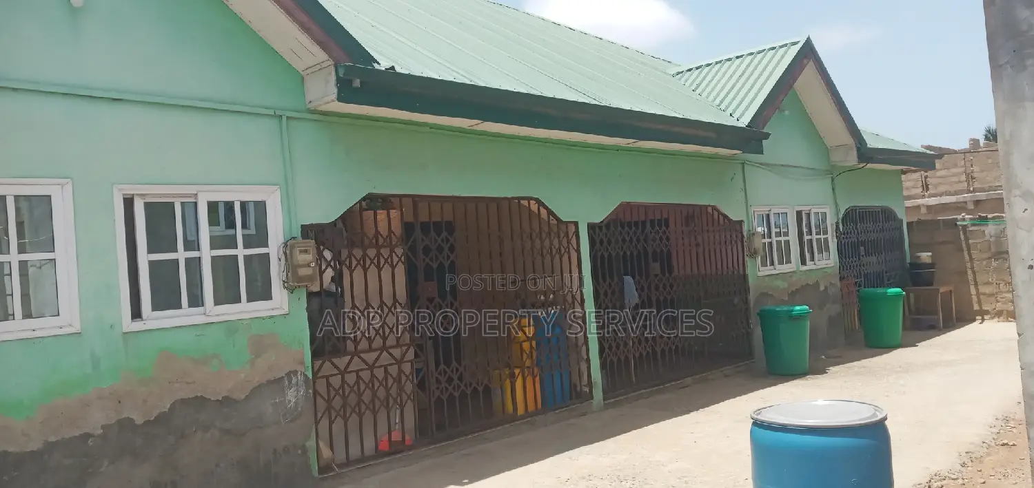 10bdrm House in Kasoa Amanfrom Iron for sale