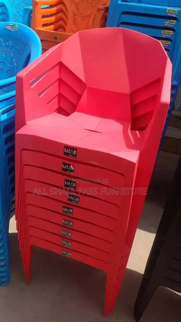 Quality Plastic Chair With Arm Rest