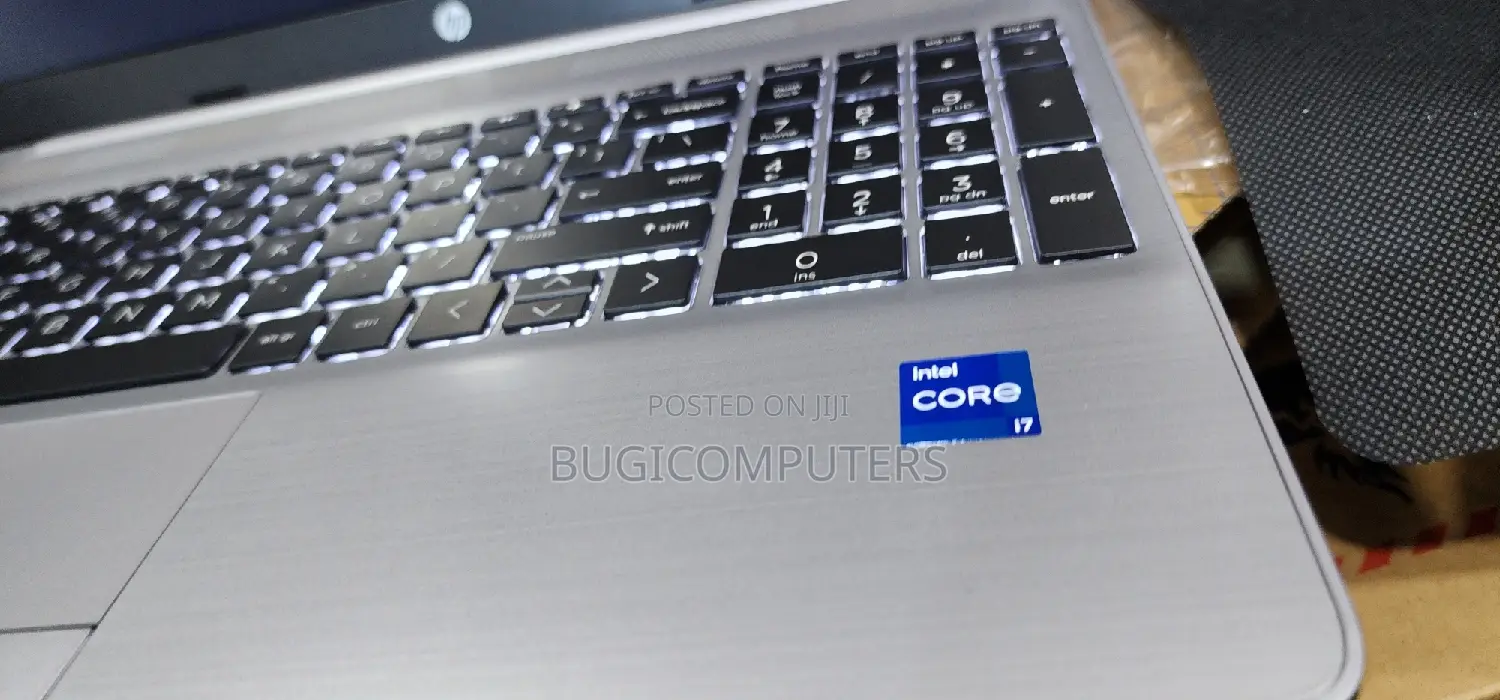 New Laptop HP 250 G7 8GB Intel Core I7 SSD 512GB