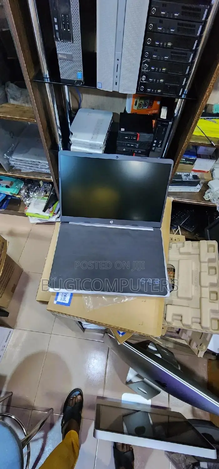 New Laptop HP 250 G7 8GB Intel Core I7 SSD 512GB
