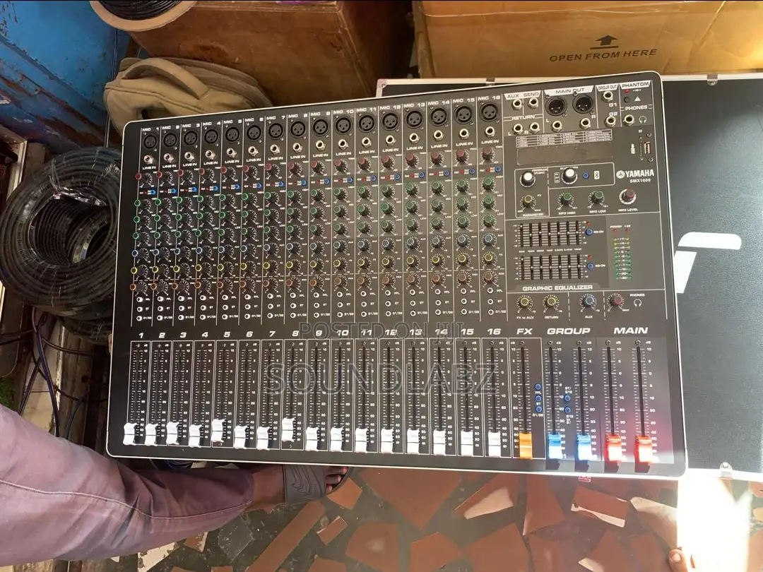 Yamaha SMX-1600 16-Channel Raw Mixer