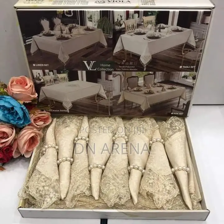 Table Cloth and Napkins Set. 1 Table Cloth 8pcs Napkins