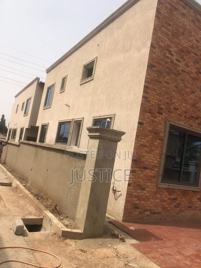 4bdrm Duplex in Haasto, Haatso for sale