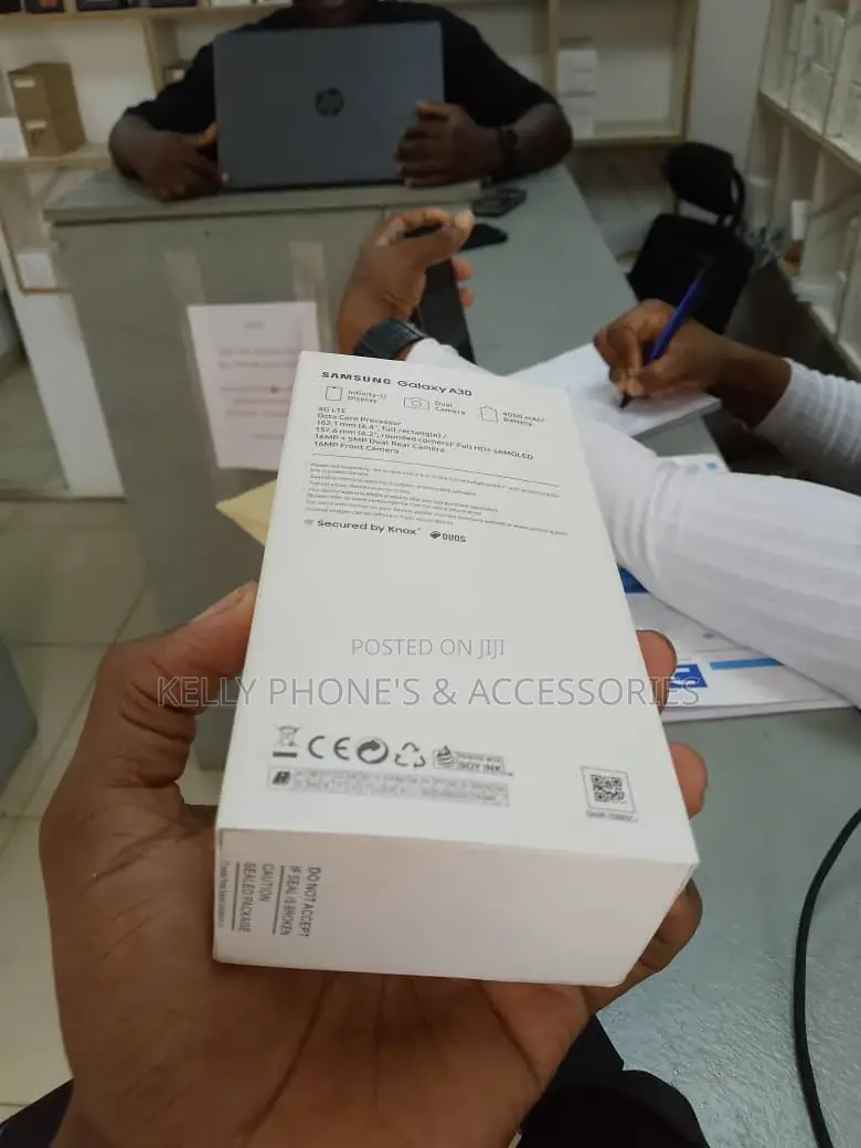 New Samsung Galaxy A30 64 GB Black