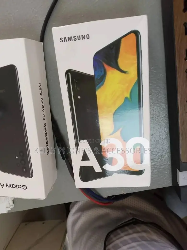 New Samsung Galaxy A30 64 GB Black