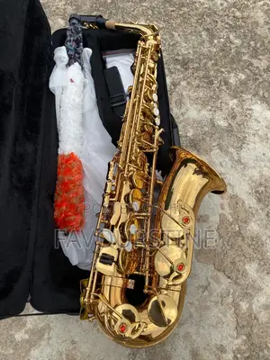 Brand New Quality Yamaha Alto Saxophone- Gold 1pcs Reed