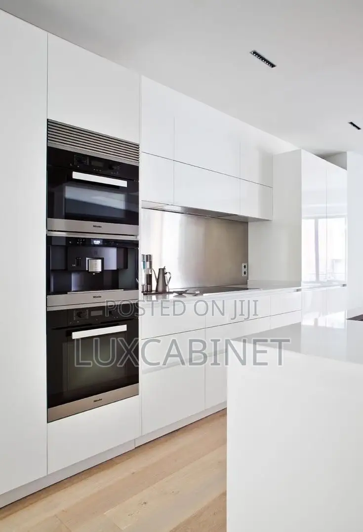 Simple and Luxurious Kitchen Cabinets