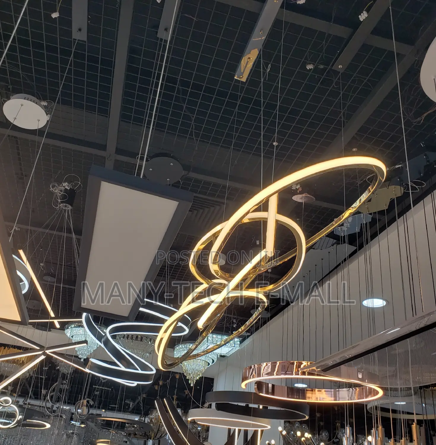 Luxurious Chandelier/ Pendant Lights in Accra Metropolitan Home