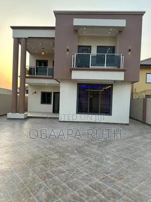 4bdrm Duplex in Lakeside, Adjiriganor for sale
