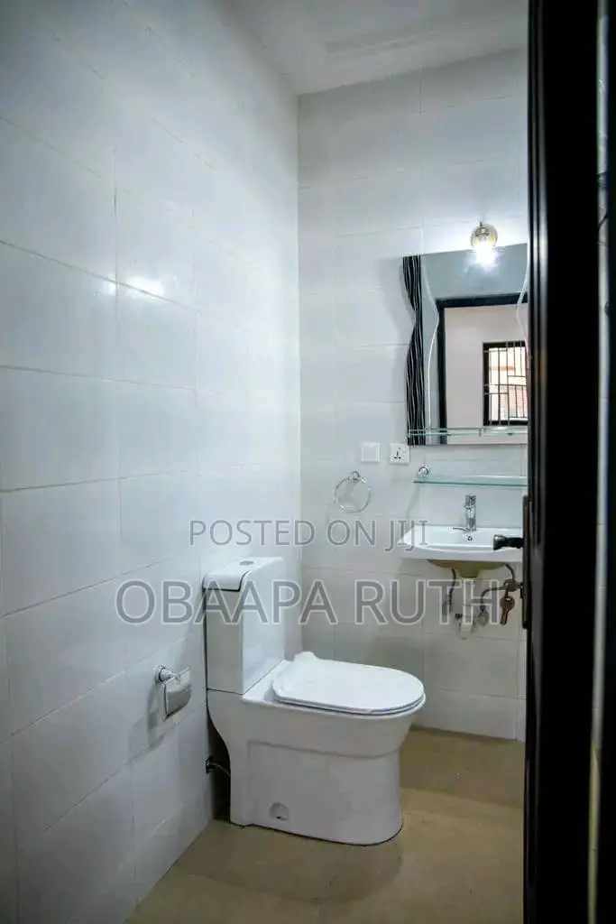 4bdrm Duplex in Lakeside, Adjiriganor for sale