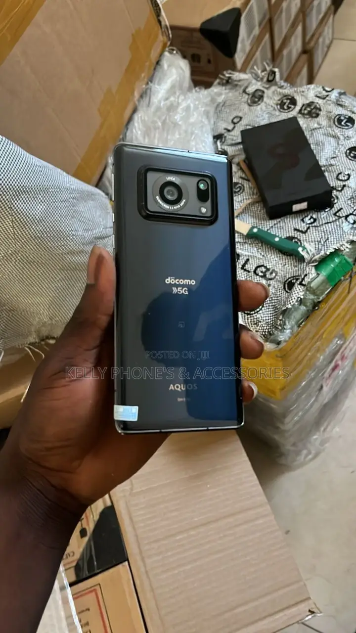 New Sharp Aquos R6 128 GB Black