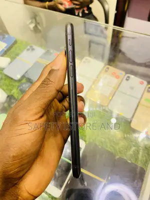 New Apple iPhone XR 128 GB Black
