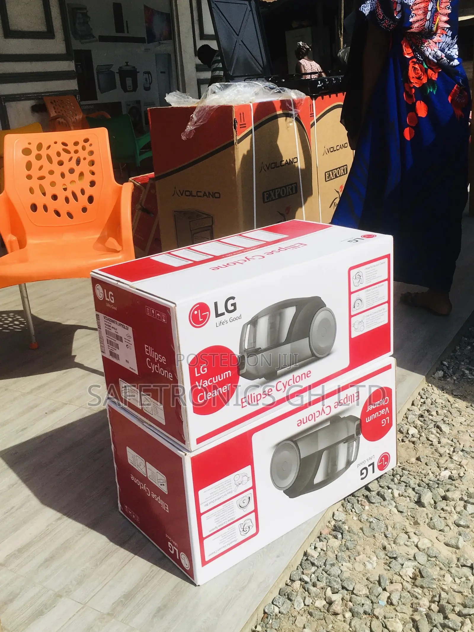 20 Liters LG Vacuum Cleaner Black/Red