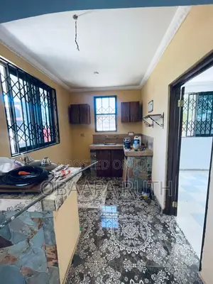 2bdrm Apartment in School Junction, Adjiriganor for rent