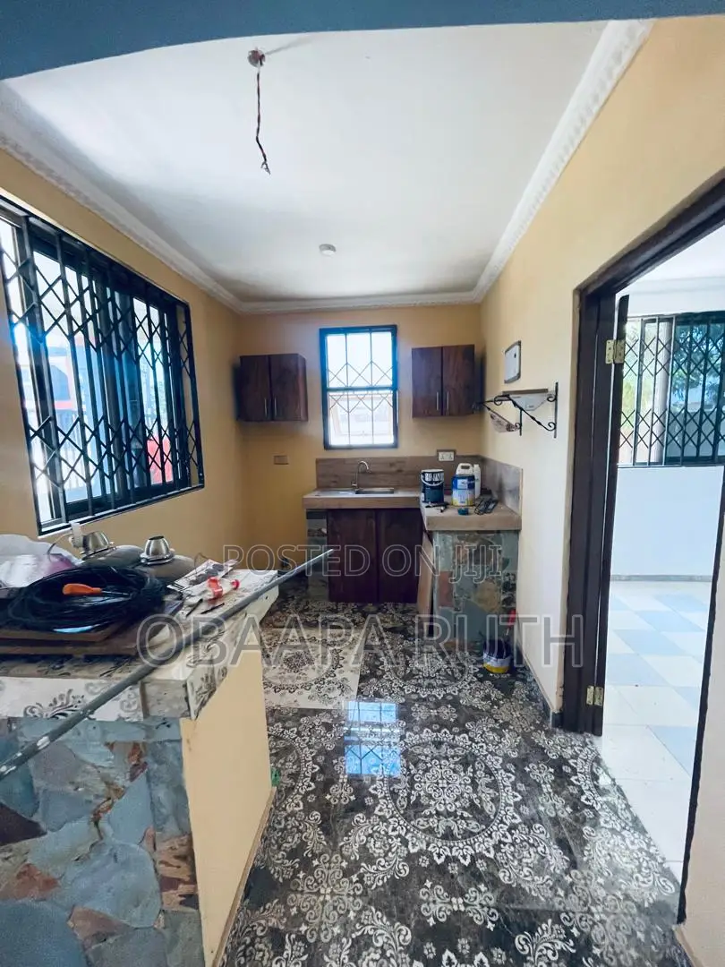 2bdrm Apartment in School Junction, Adjiriganor for rent