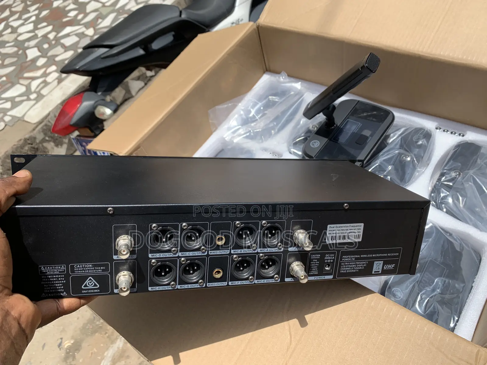 Akg Ak-1600 8in1 Conference Wireless Microphone