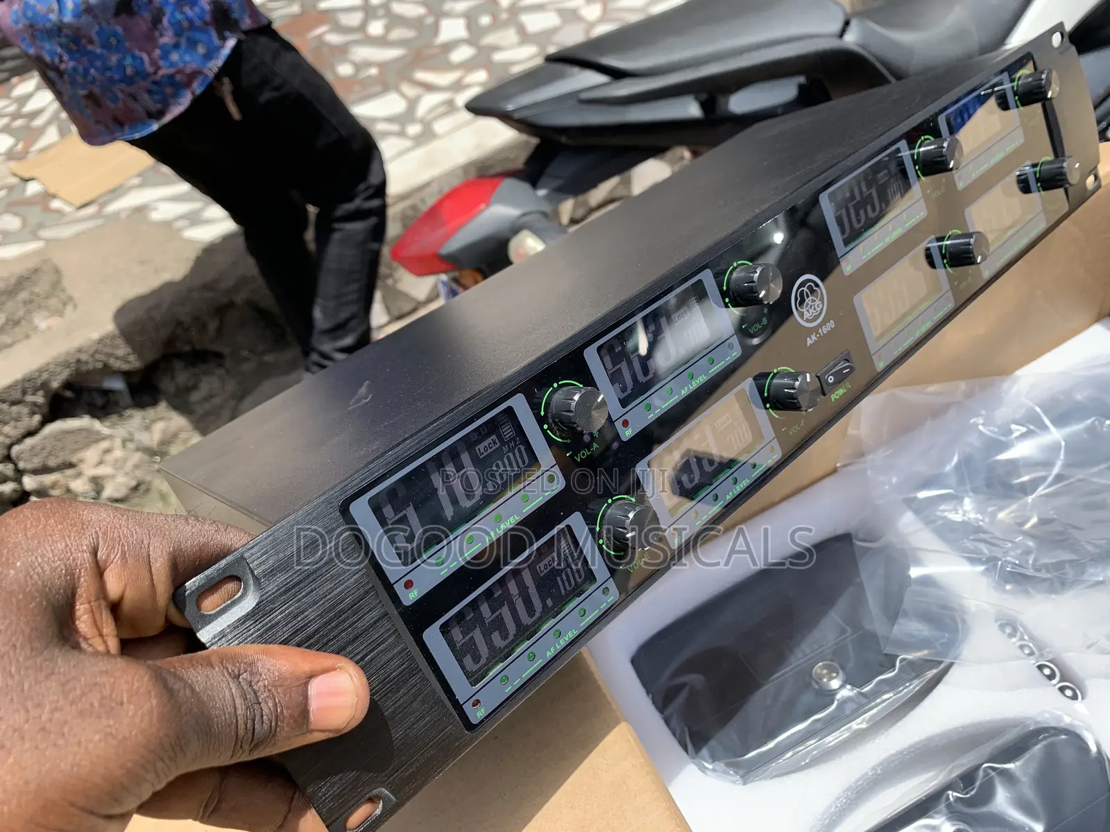 Akg Ak-1600 8in1 Conference Wireless Microphone