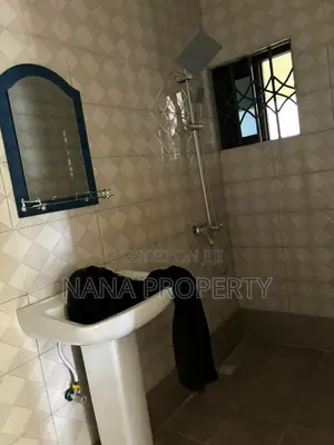 6bdrm House in Oyarifa for sale