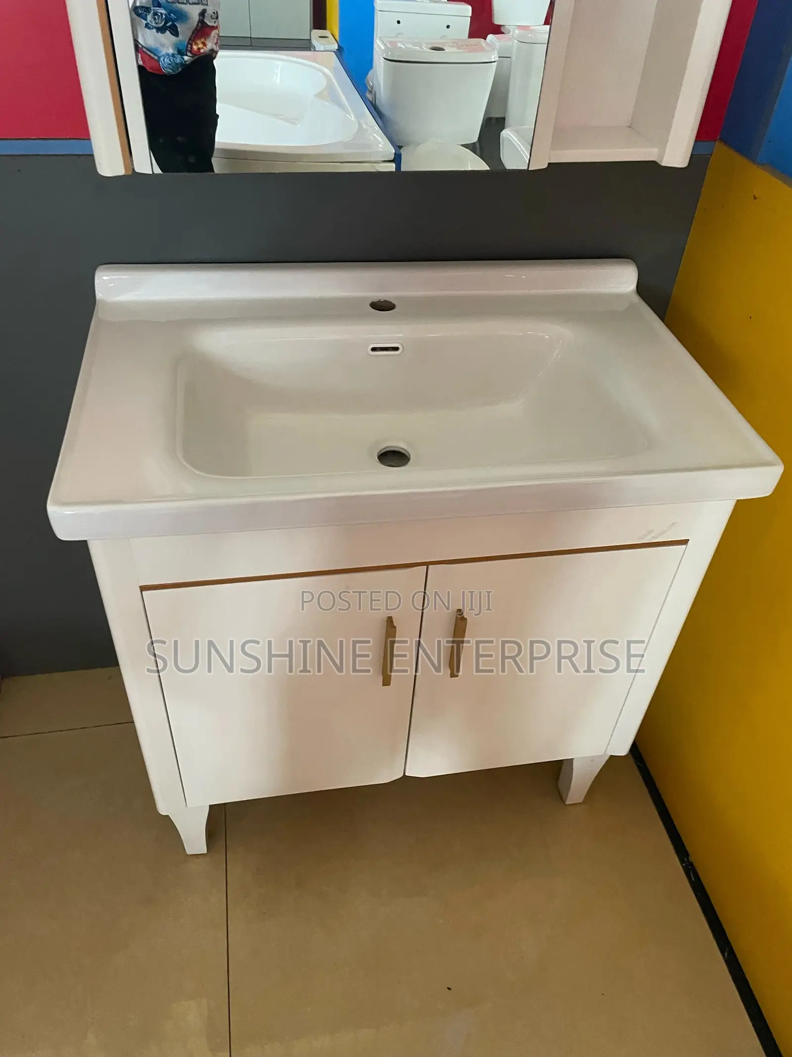 Quality Standing Wash Hand Cabinet