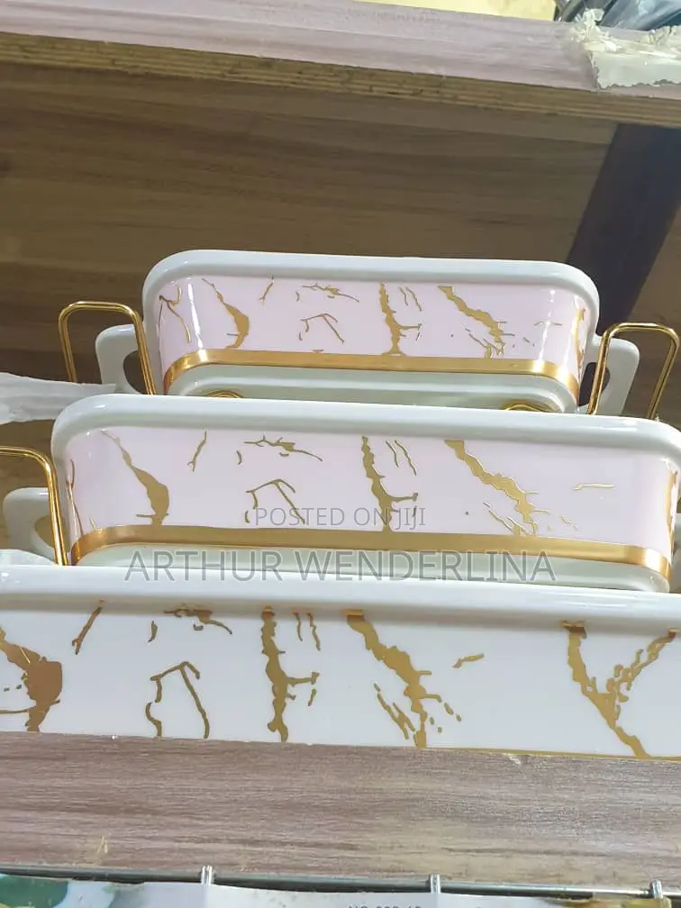 3 Set Serving Food