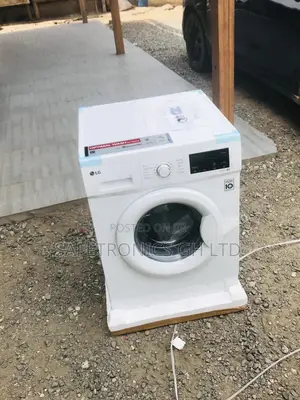 White LG 7kg FH2J3QDNG0P Frontload Washingmachine