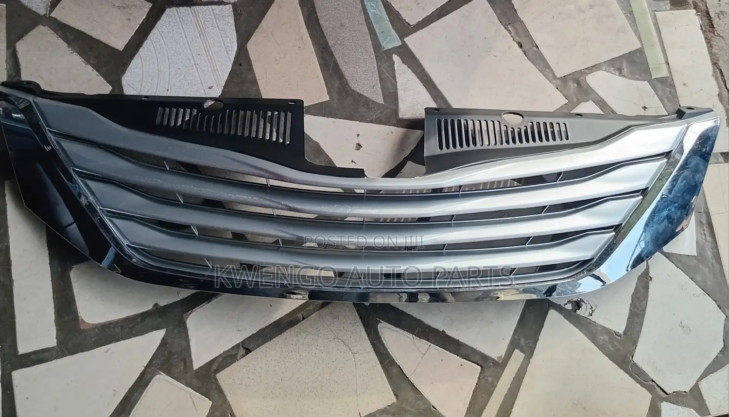 Toyota Sienna  Grille 2013