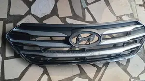 Hyundia Santafe 2018 Top Grille