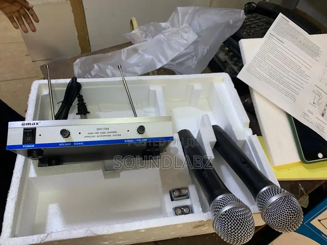 Max Dual Channel UHF Wireless Microphone System-Dh-744