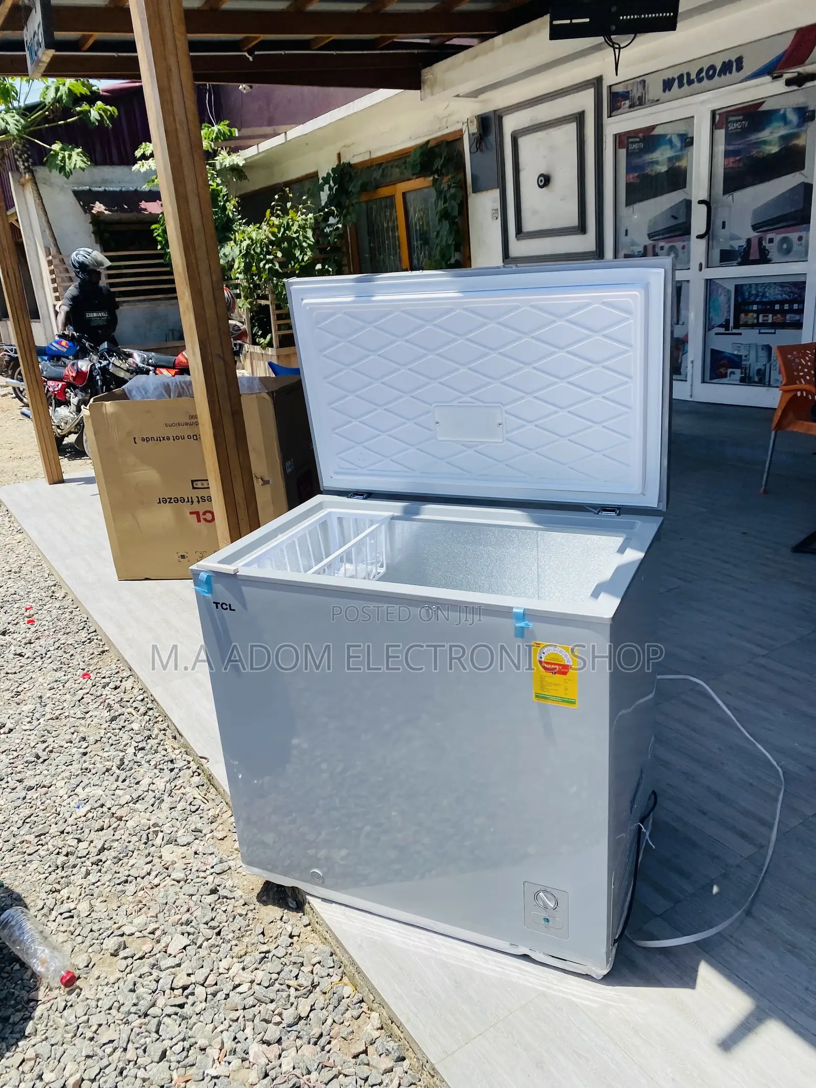 Durable TCL 208 Single Door Electric Chest Freezer.