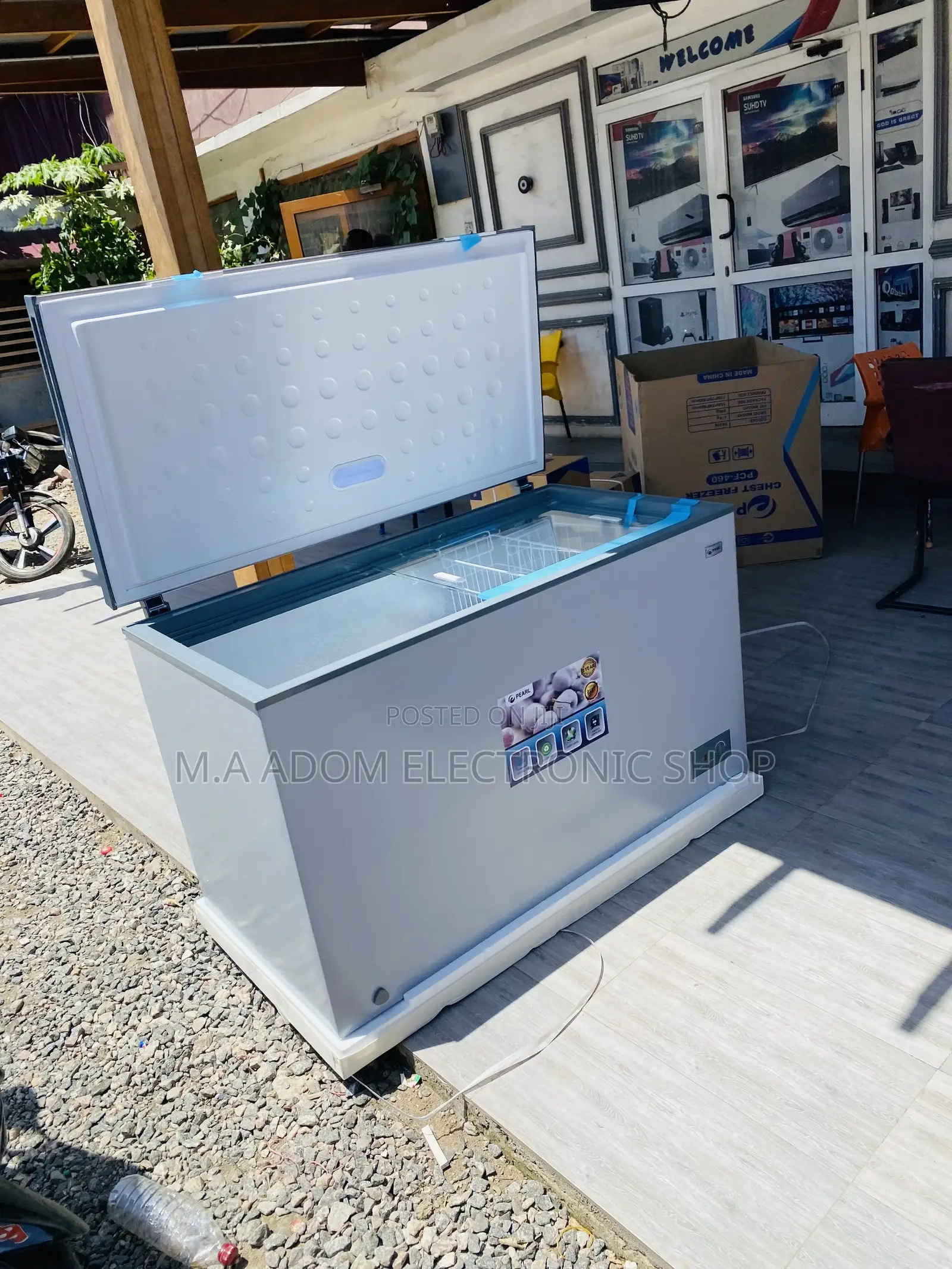 Durable Pearl PCF-460 Single Door Chest Freezer.