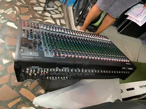 Yamaha Mgp32x 32 Channel 4 Bus Mixing Console