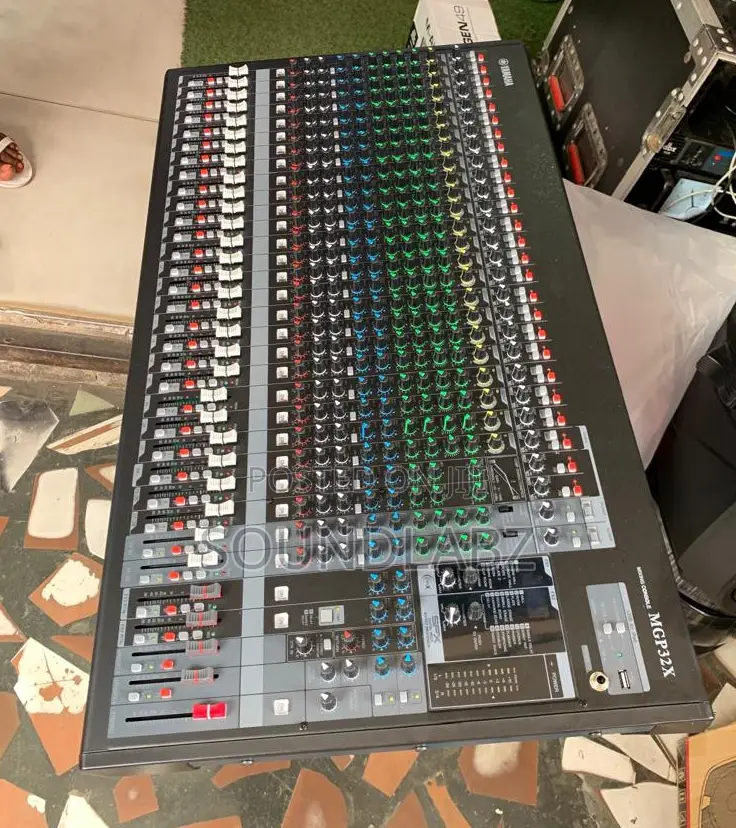 Yamaha Mgp32x 32 Channel 4 Bus Mixing Console