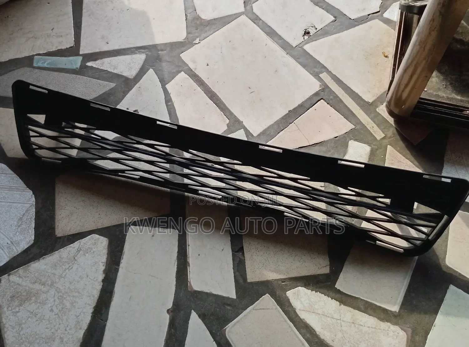 Toyota Matrix 2010 -2012 Grille