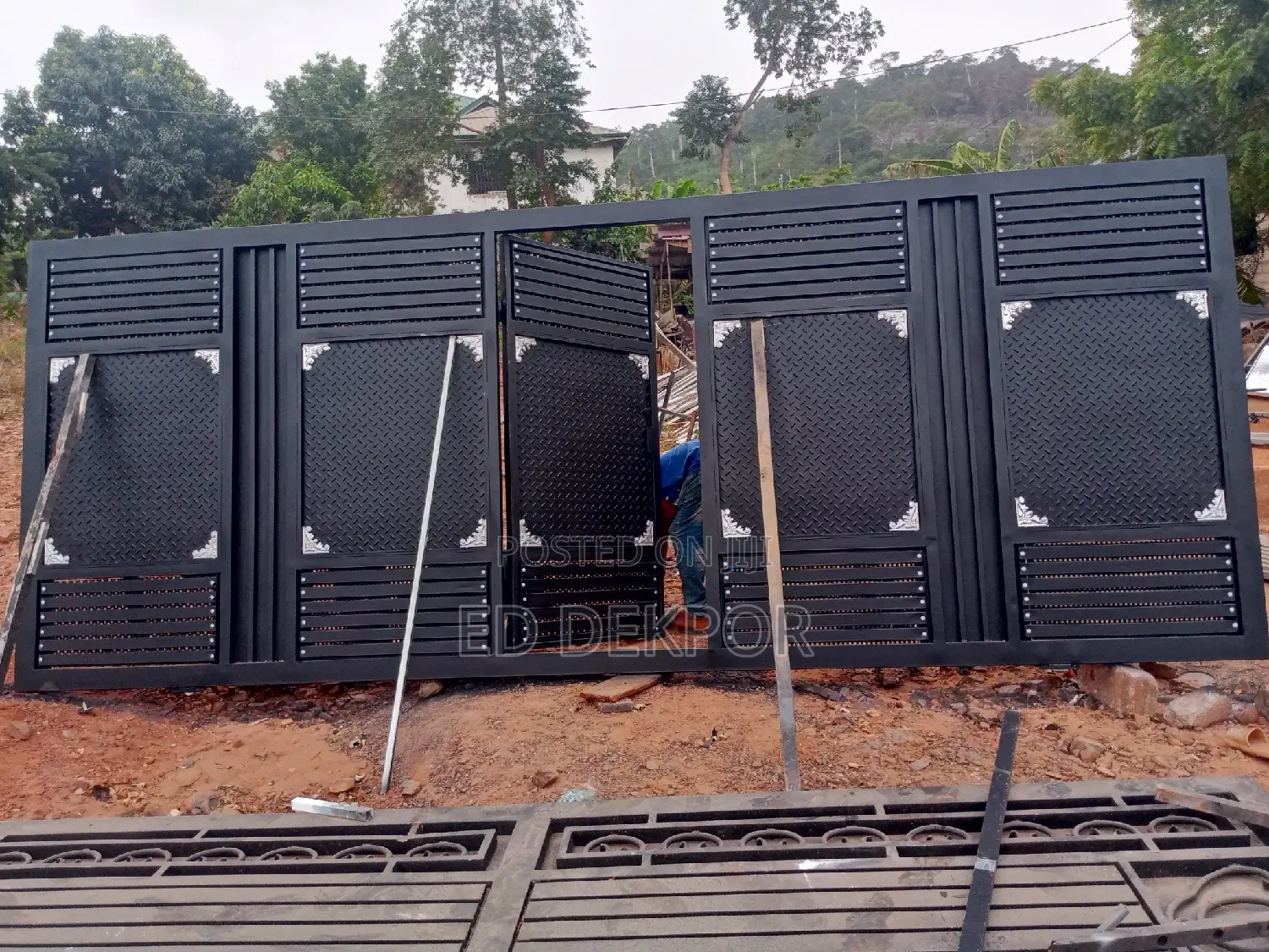 C H a Metal Sliding Gate