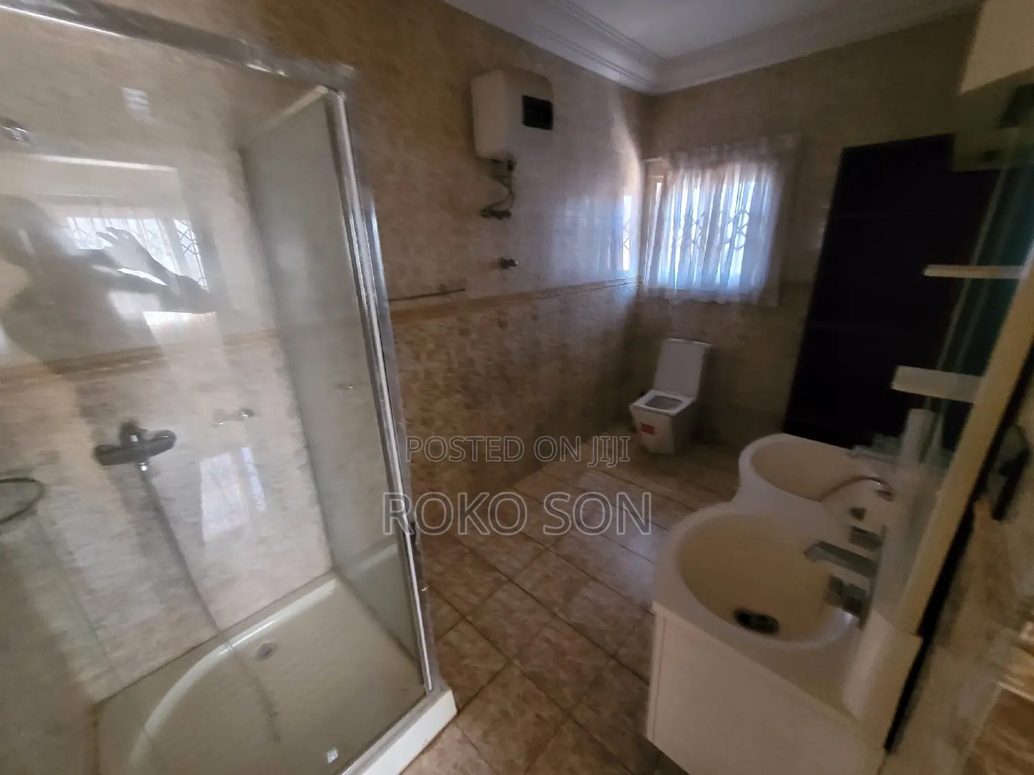 8bdrm Mansion in Dr Roko, Airport Residential Area for sale