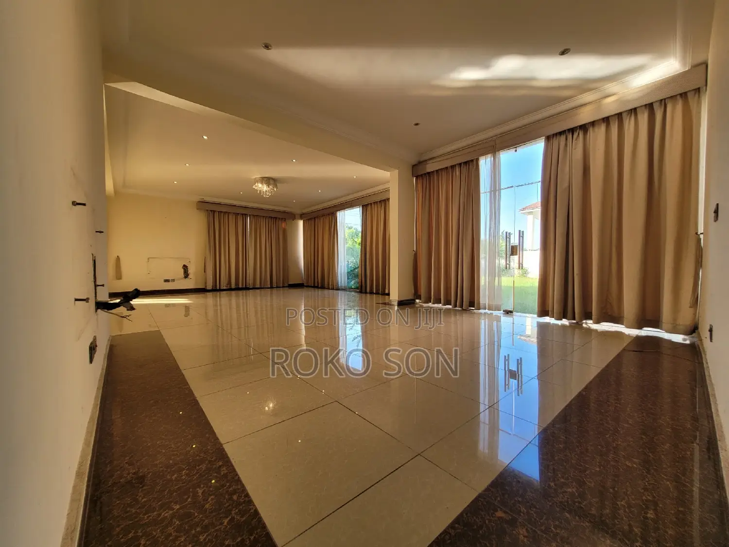 8bdrm Mansion in Dr Roko, Airport Residential Area for sale
