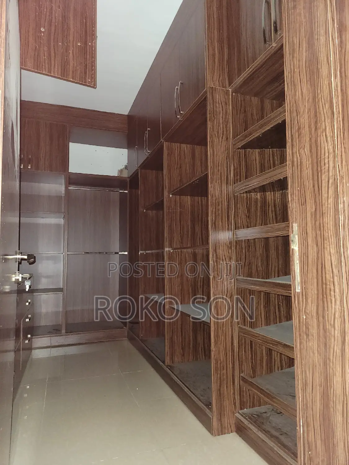 8bdrm Mansion in Dr Roko, Airport Residential Area for sale