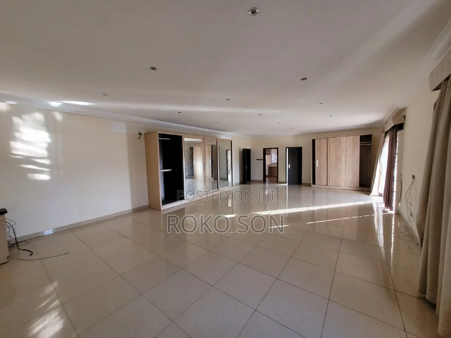 8bdrm Mansion in Dr Roko, Airport Residential Area for sale