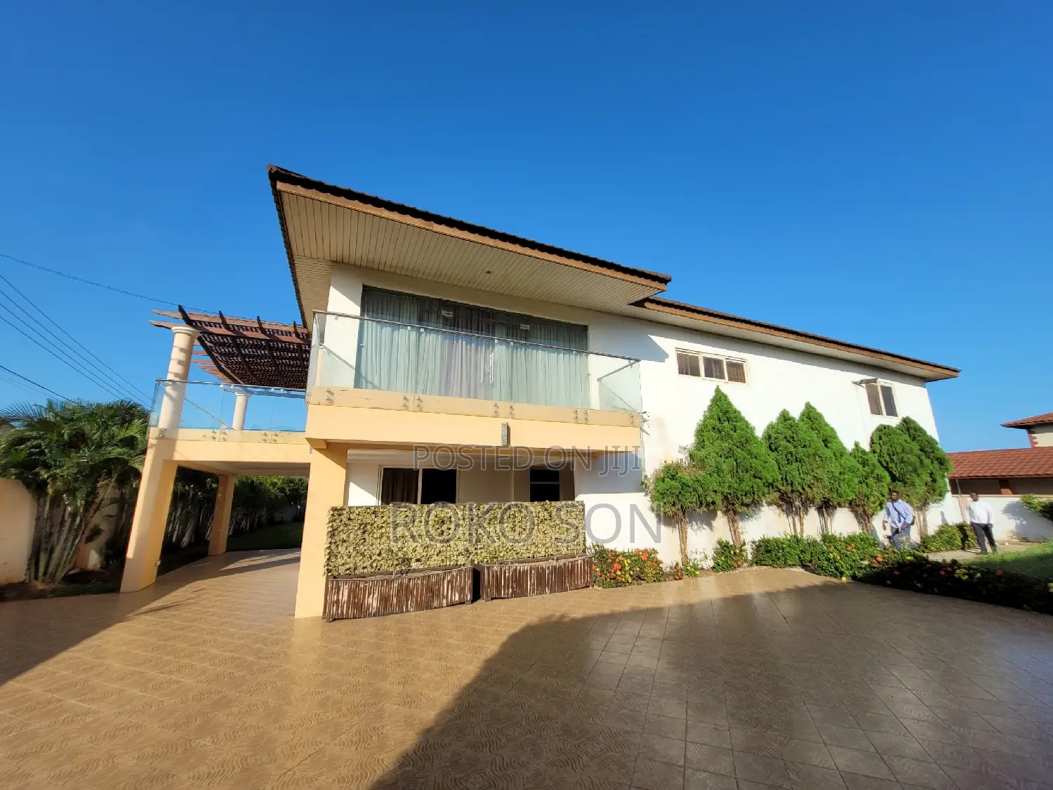 8bdrm Mansion in Dr Roko, Airport Residential Area for sale