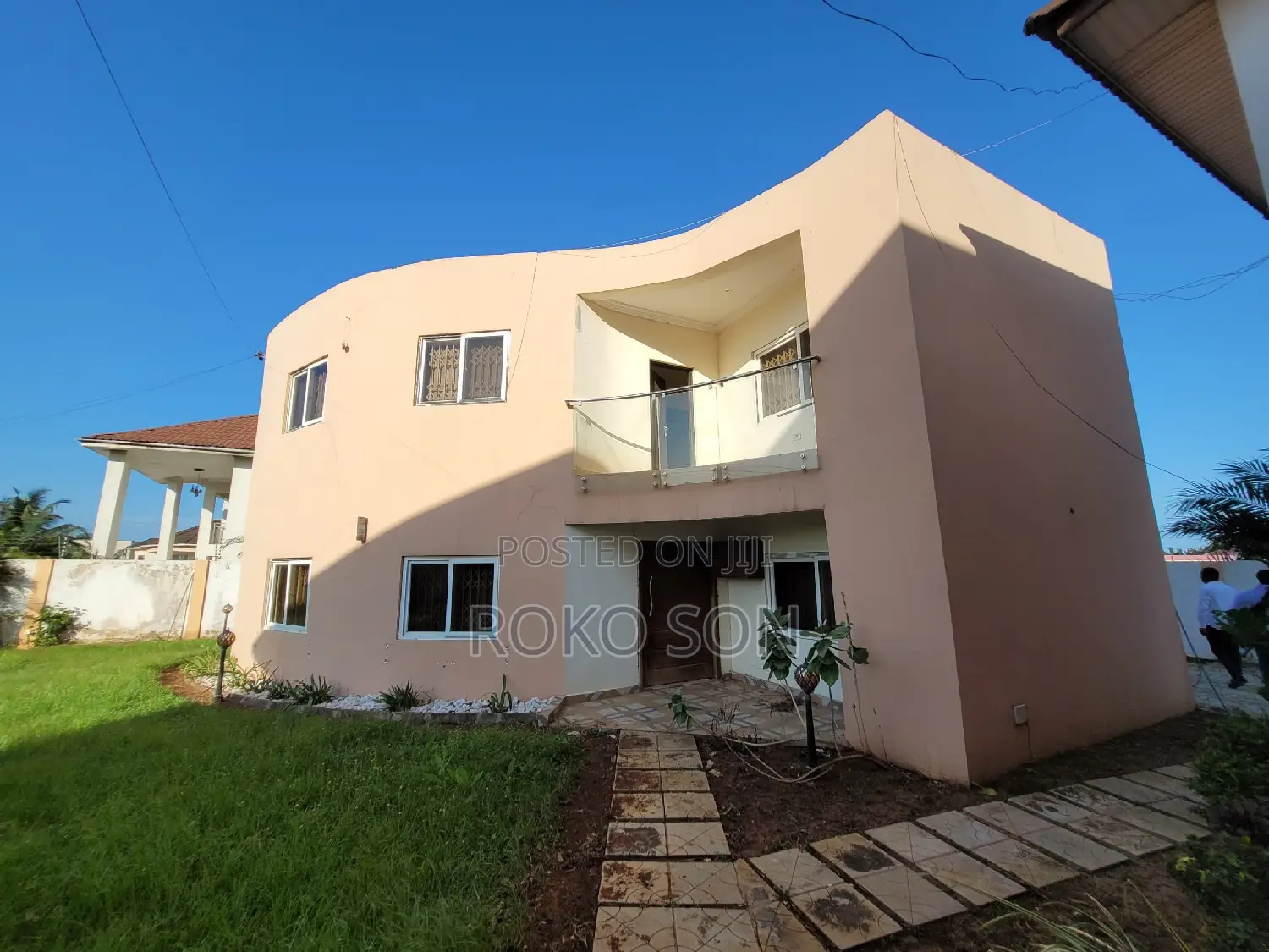 8bdrm Mansion in Dr Roko, Airport Residential Area for sale