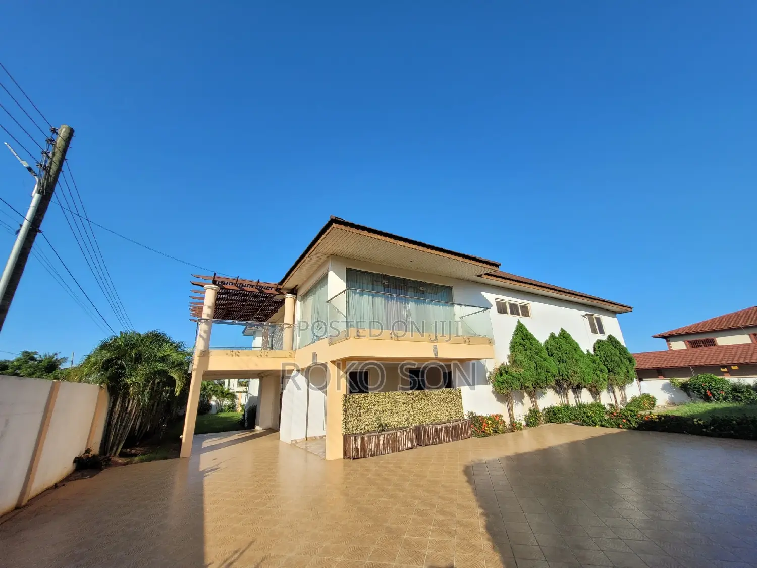 8bdrm Mansion in Dr Roko, Airport Residential Area for sale