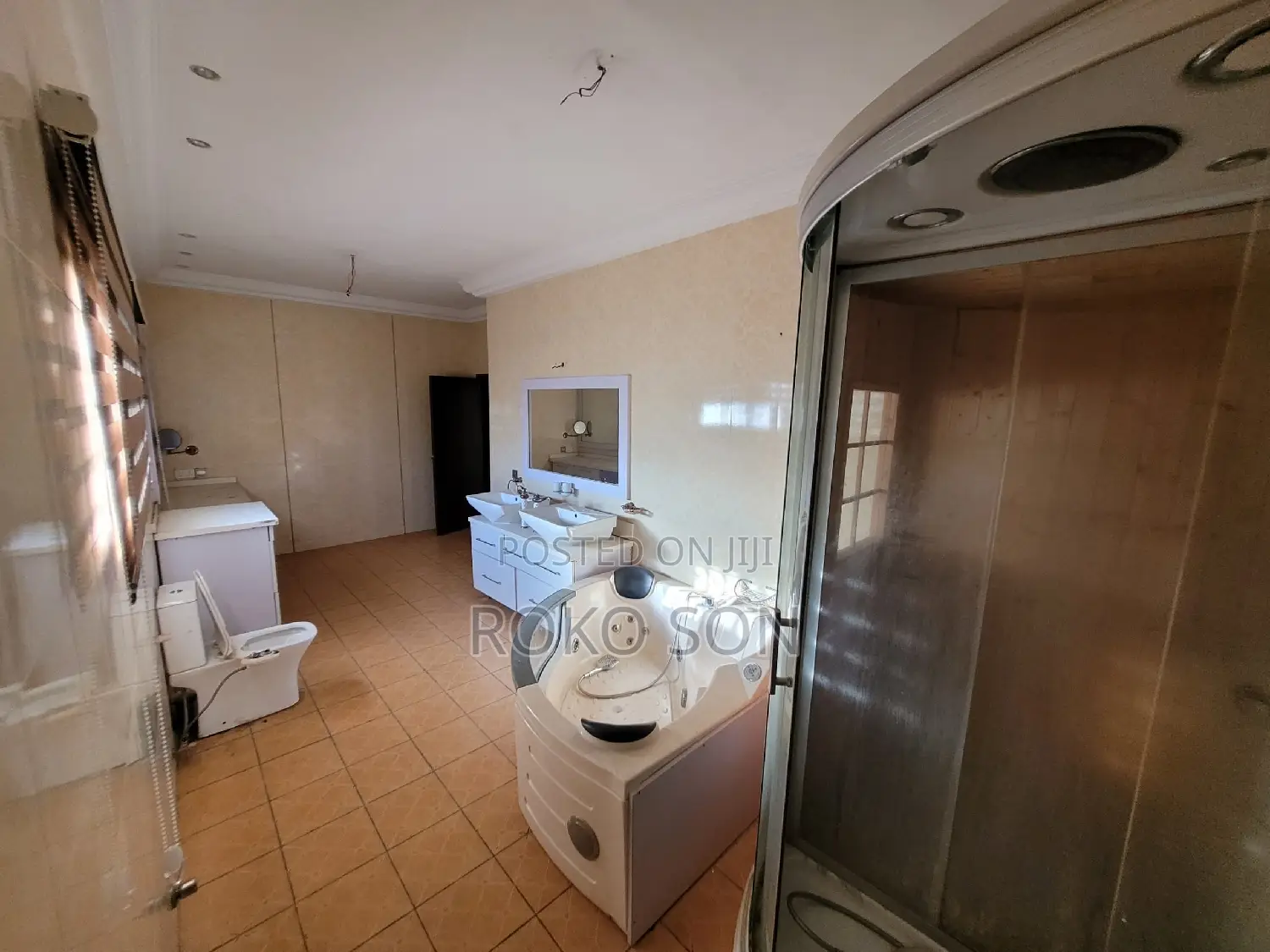 8bdrm Mansion in Dr Roko, Airport Residential Area for sale