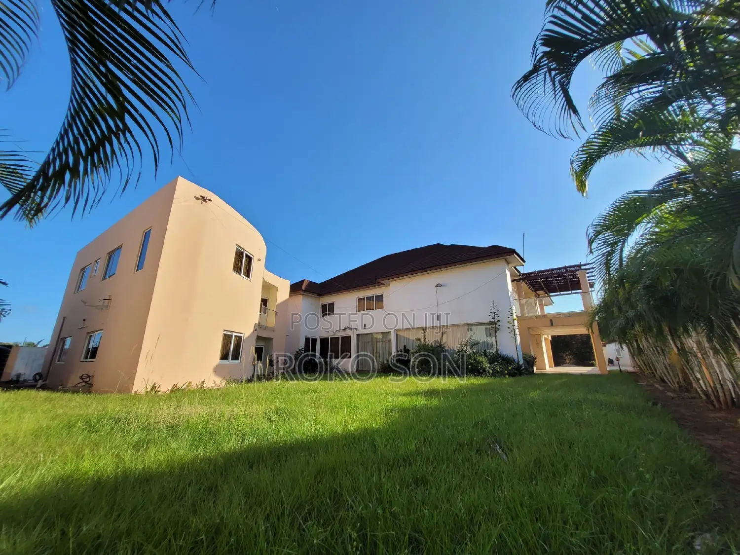 8bdrm Mansion in Dr Roko, Airport Residential Area for sale