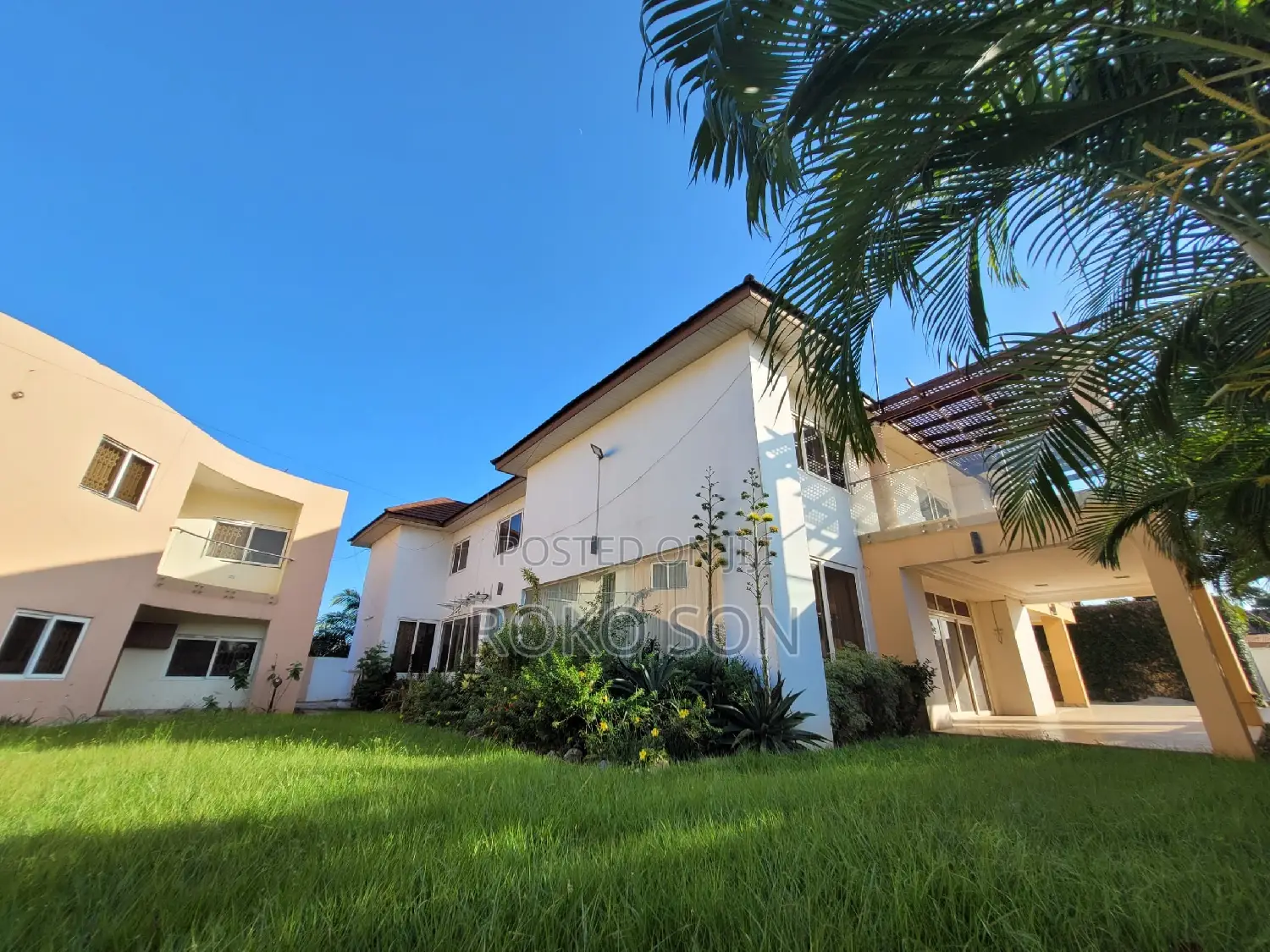 8bdrm Mansion in Dr Roko, Airport Residential Area for sale
